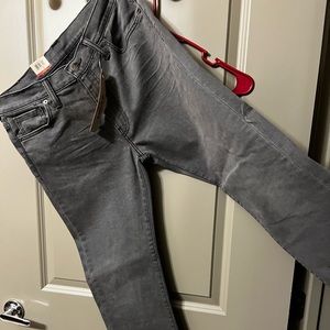 Levi Straight let Jean